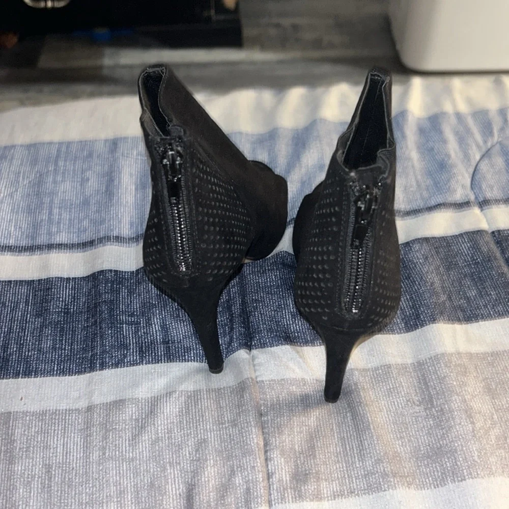 Heels - Picture 3 of 3